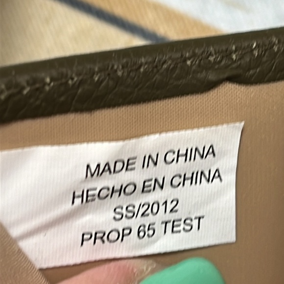 Buxton Small Genuine Leather Exterior Green Tri-fold Wallet - Picture 8 of 8